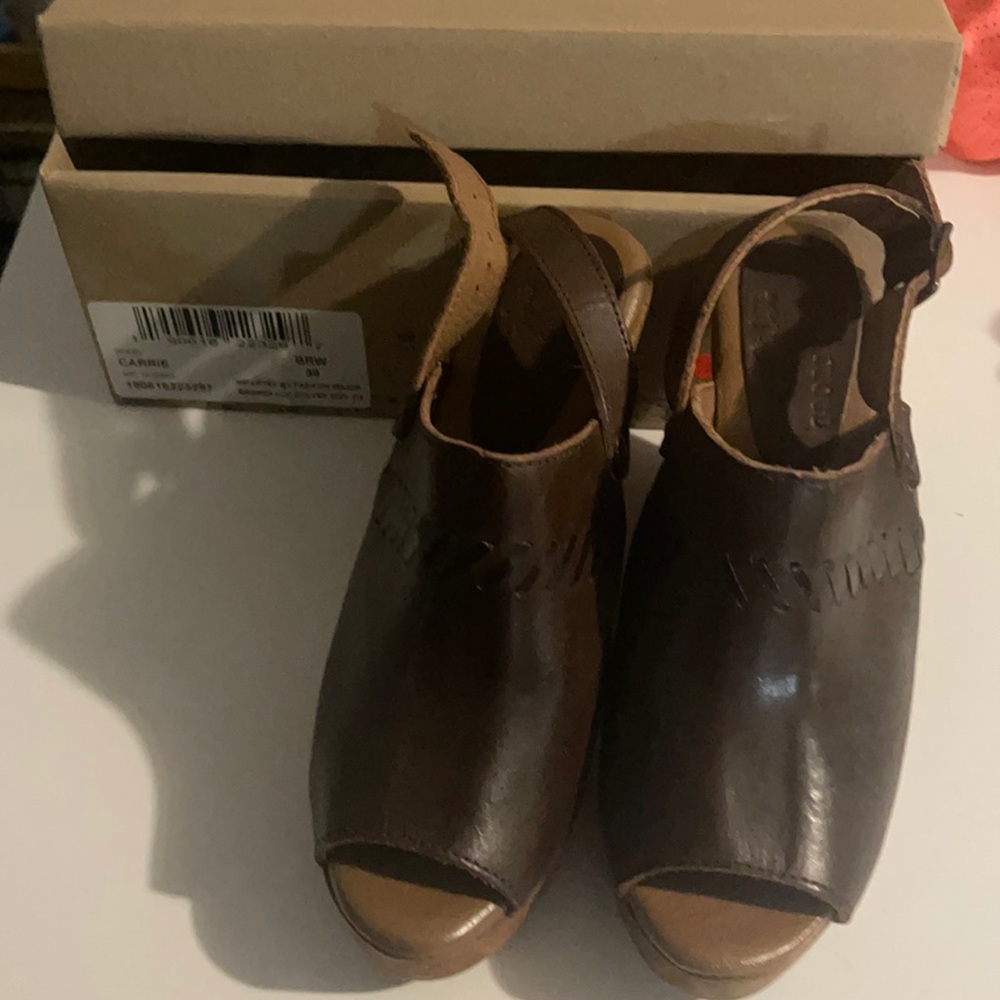 Musse & Cloud brown sandals size 39